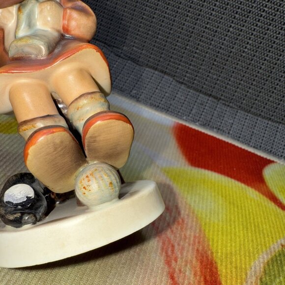 Hummel Porcelain Figurine "Mothers Helper" #133 TMK6 W. Germany - Picture 7 of 10